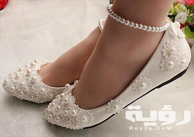 حذاء فلات باللون الابيض بورد