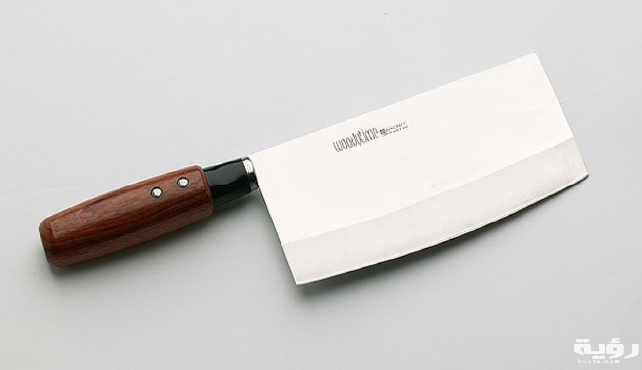 بالفيديو والصور.. سرقت 24 ساطورًا وأخفتها في ملابسها الداخلية