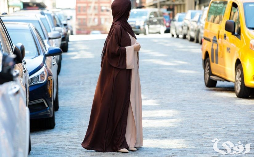 تفسير حلم لبس عبايتين فوق بعض