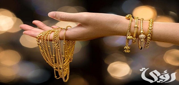 تفسير حلم إعطاء الذهب لشخص في المنام