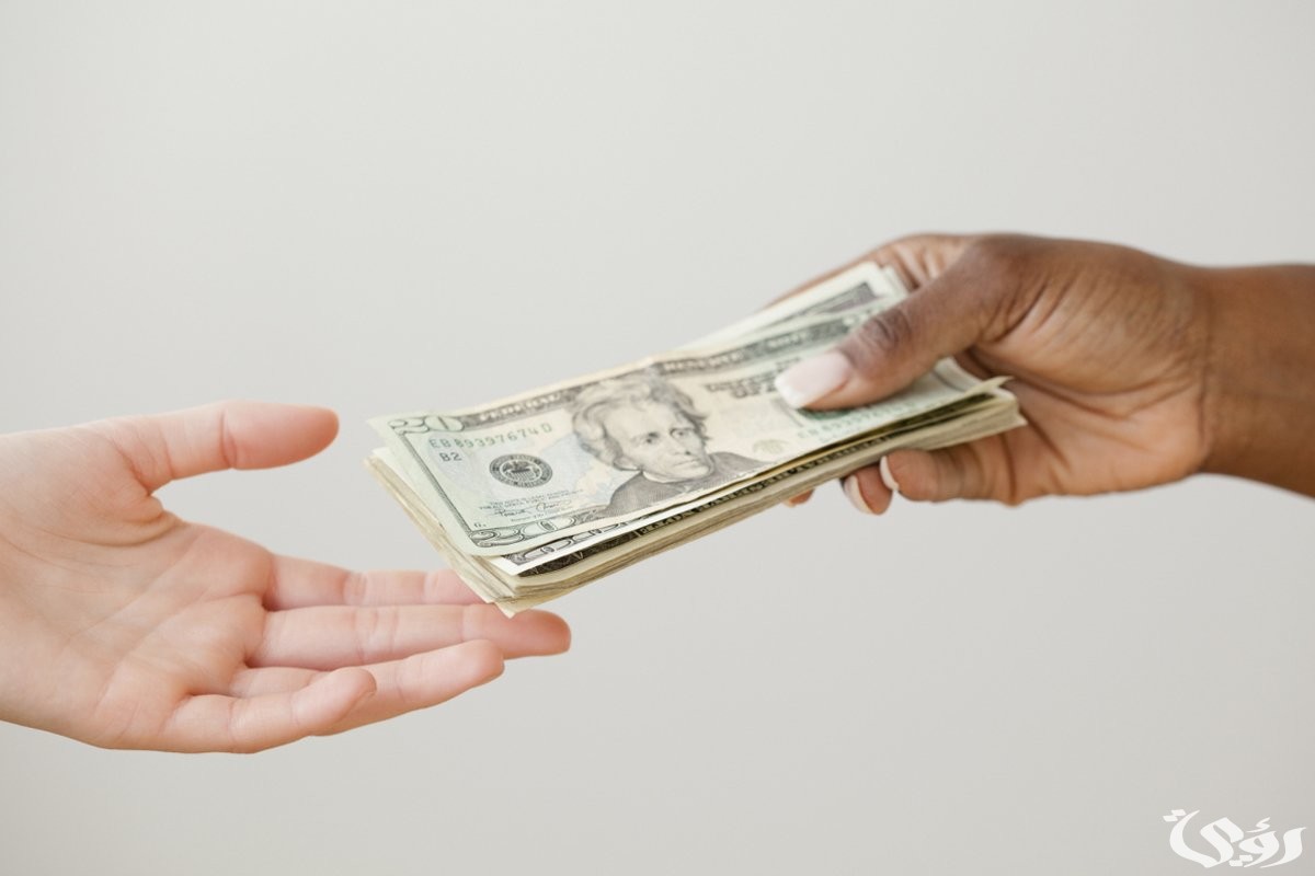 ما تفسير حلم رؤية اعطاء المال للفقير ؟ إليك 5 تفسيرات قيّمة 5 تفسير حلم اعطاء المال للفقير