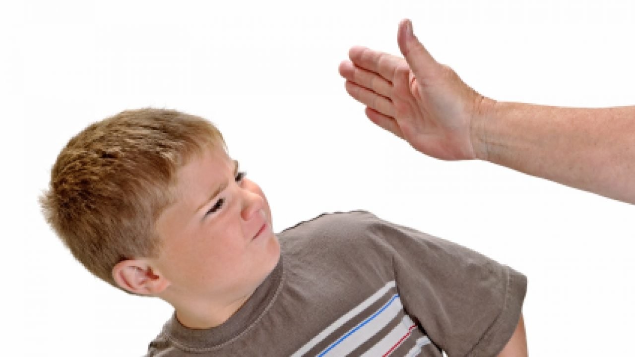 ما تفسير حلم رؤية الأب المتوفي يضرب ابنه في المنام 3 تفسير حلم الأب المتوفي يضرب ابنه في المنام