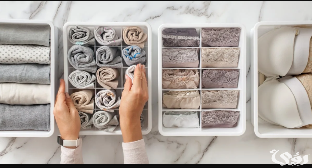 تفسير حلم إعطاء الملابس الداخلية