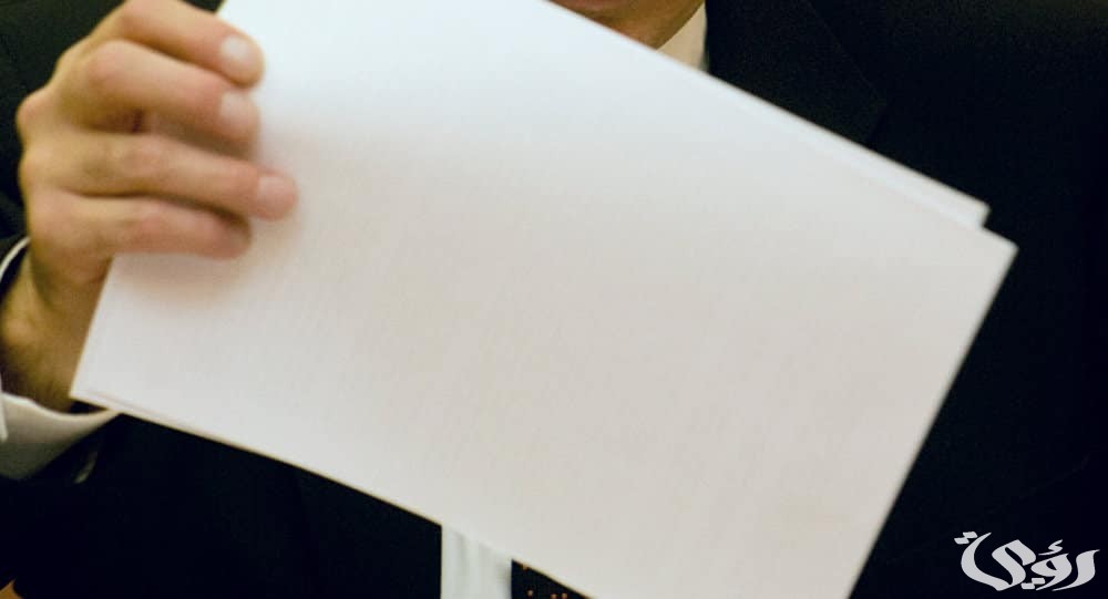 تفسير حلم أخذ ورقة من شخص