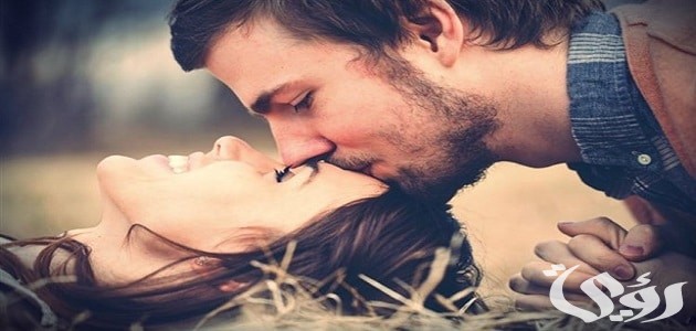 تفسير حلم شخص اعرفه يقبلني من فمي 