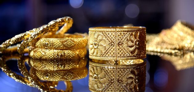 تفسير حلم أخذ الذهب من شخص معروف