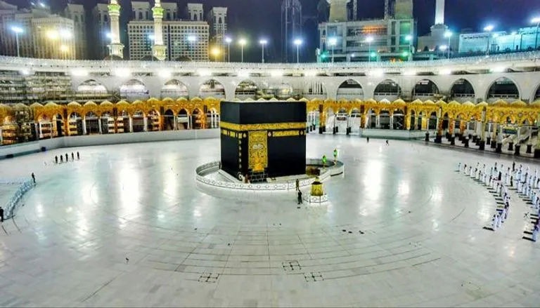 ما هي السورة التي نزلت في جوف الكعبة المشرفة