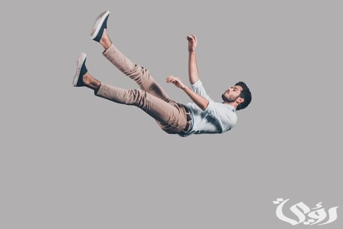 تفسير حلم الانزلاق على الأرض