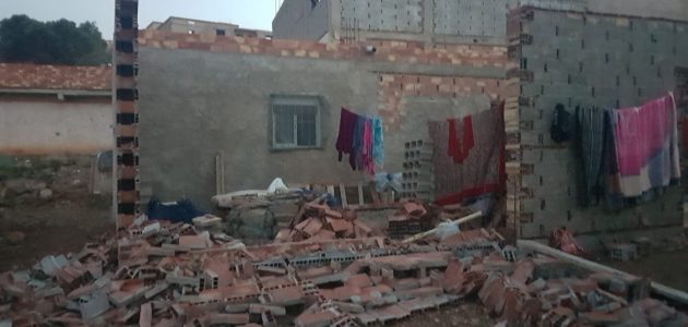 تفسير رؤية حائط يقع في المنام
