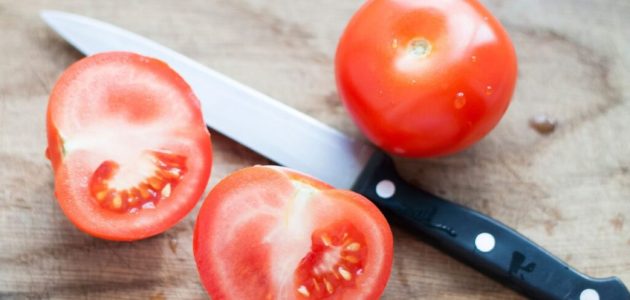 تفسير رؤية تقطيع الطماطم