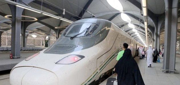  كم سرعة قطار الحرمين بالكيلومتر في الساعة؟