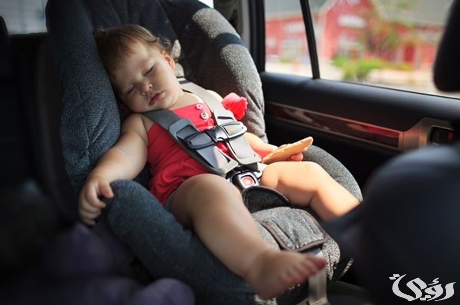 كم مخالفة جلوس الطفل في المقعد الأمامي في السعودية؟