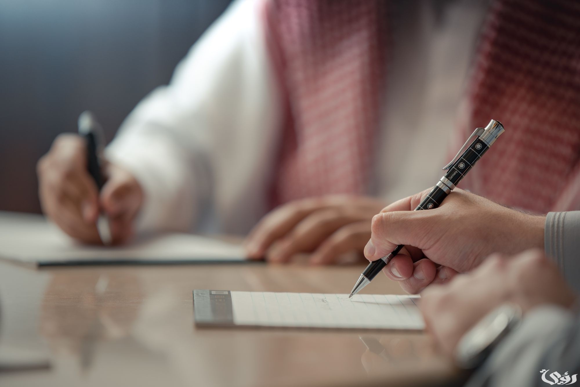 كم راتب المحامي في السعودية بالريال؟