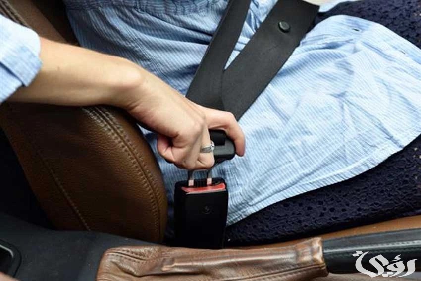 كم مخالفة عدم ربط الحزام؟