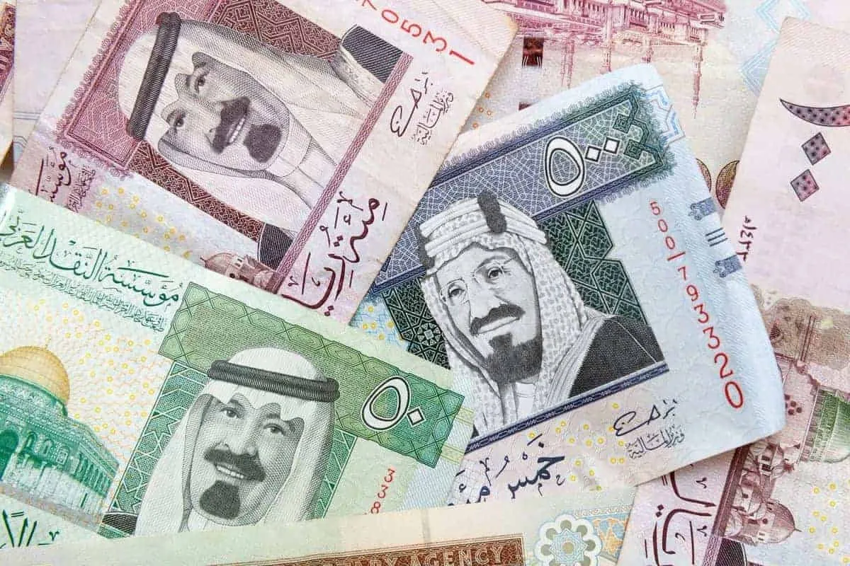 كم رسوم استرجاع تذاكر الخطوط السعودية؟