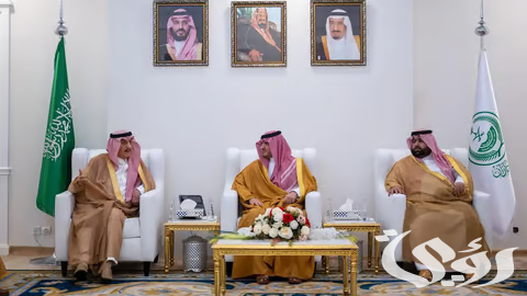 وزير الداخلية يطلع على العديد من المبادرات التنموية والتطويرية في جازان 5 وزير الداخلية يلتقي أمير جازان ويطلع على المبادرات التنموية والتطويرية للإمارة