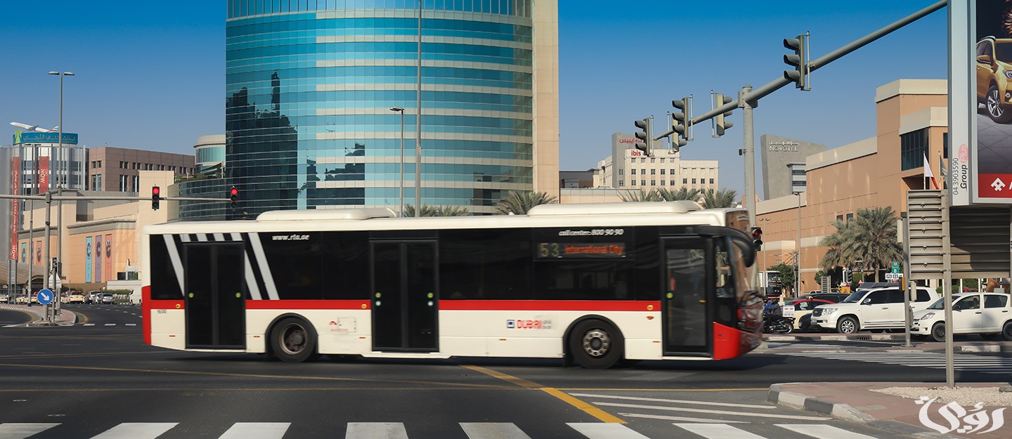 عاصفة الإمارات: تعليق رحلات الحافلات في دبي مؤقتا