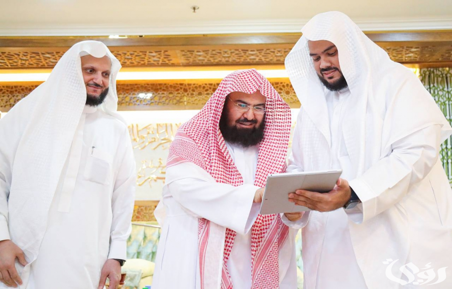 مزامنة لموسم الحج.."السديس" يدشن مصحف التلاوات المرئية بالحرم النبوي "صور"
