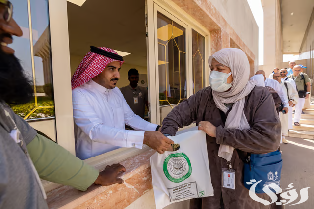 ضيوف برنامج خادم الحرمين الشريفين للحج يزورون مجمع الملك فهد لطباعة المصحف الشريف