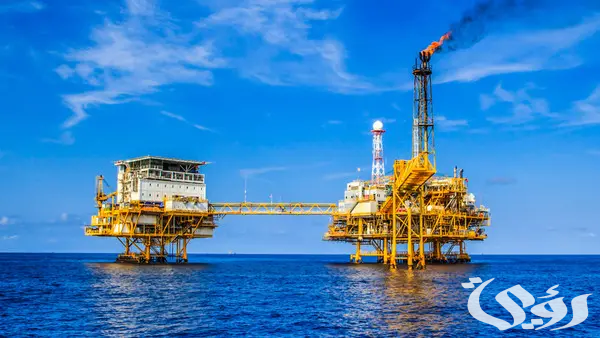 النفط يرتفع وآمال خفض أسعار الفائدة ويحقق مكاسب أسبوعية ثالثة