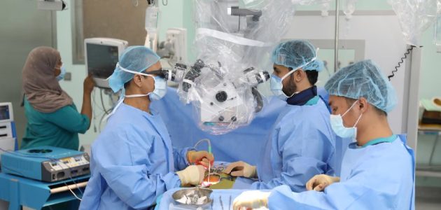 مستشفى الدكتور سليمان الحبيب بالخُبر ينقذ طفلًا من تَبِعات ورم كبير بالدماغ سبّب له صداعًا مستمرًّا وضعفًا شديدًا في النظر