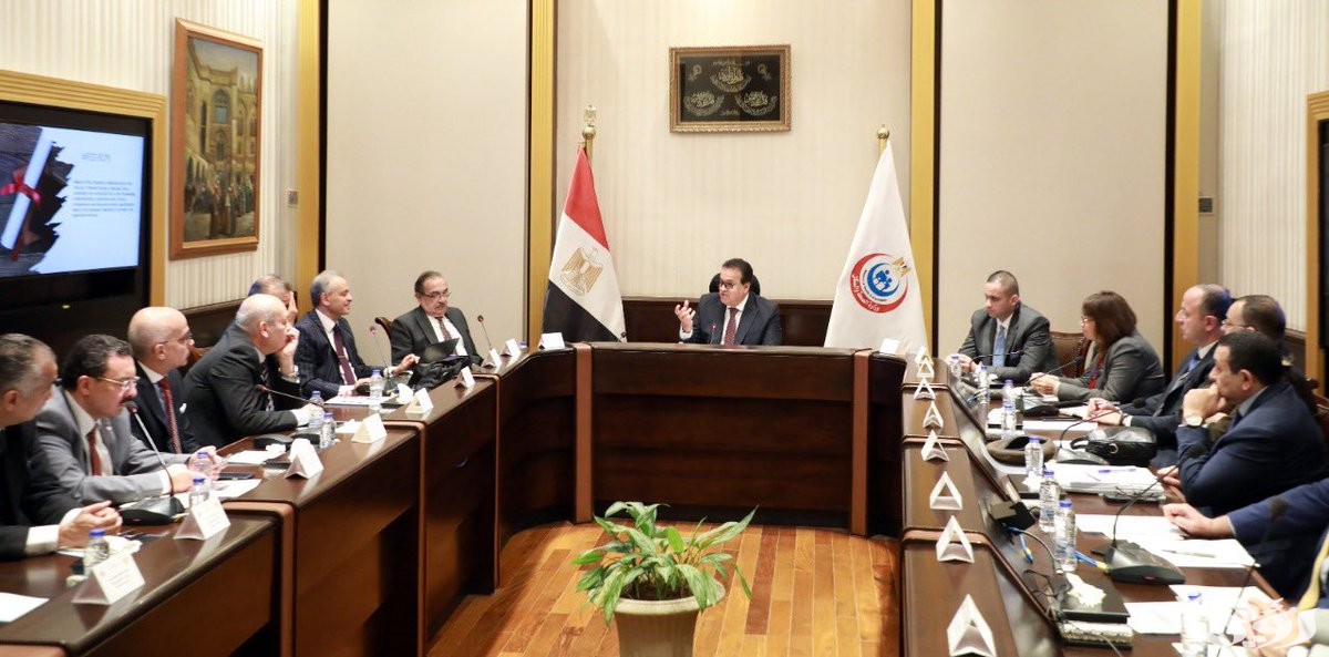 وزير الصحة يجتمع بنوابه الثلاثة لوضع أسس وخطط العمل خلال الفترة المقبلة