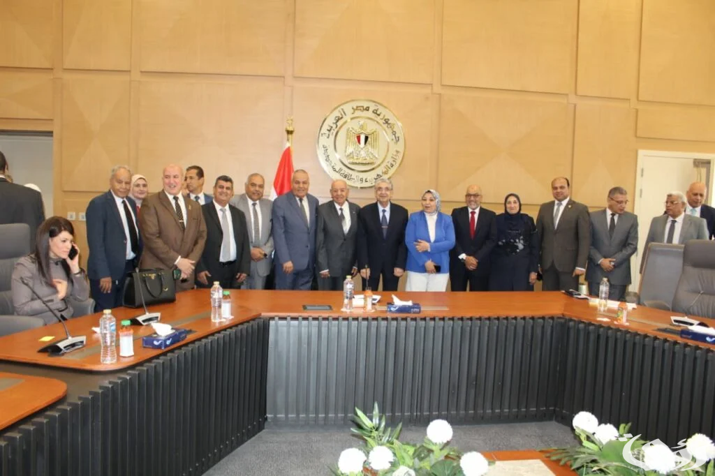الكهرباء المصرية ترصد 42 مليار جنيه استثمارات للمصرية لنقل الطاقة خلال العام القادم 2 الكهرباء ترصد 42 مليار جنيه استثمارات للمصرية لنقل الطاقة خلال 2024-2025