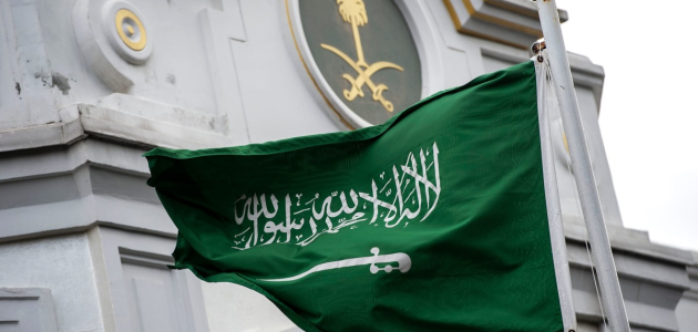 "الرياض" تنشر السير الذاتية لأبرز المثقفين وخبراء التاريخ والآثار الممنوحين الجنسية