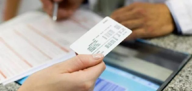 "الضمان الصحي": صاحب العمل ملزم بالتأمين على العاملين لديه من تاريخ المباشرة