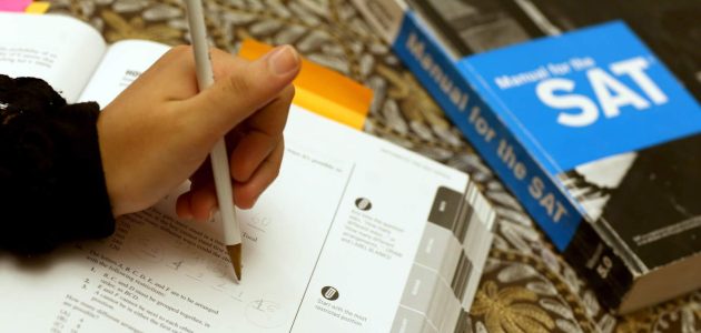 تكلفة اختبار SAT مواعيد التسجيل في امتحان SAT
