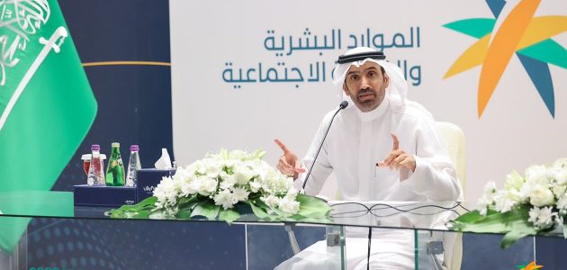 “براتب كامل” أول شركة سعودية تبدأ بتنفيذ قرار الحكومة بتقليص ساعات العمل إلى 4 أيام
