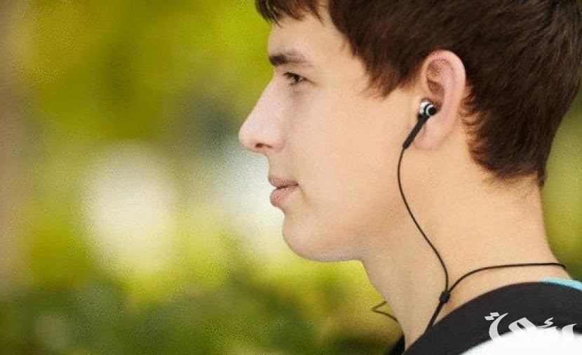 سماعات الرأس خطر مُحدِق بالأذن.. وخبراء الصحة يقدمون نصائح لاستعمالها