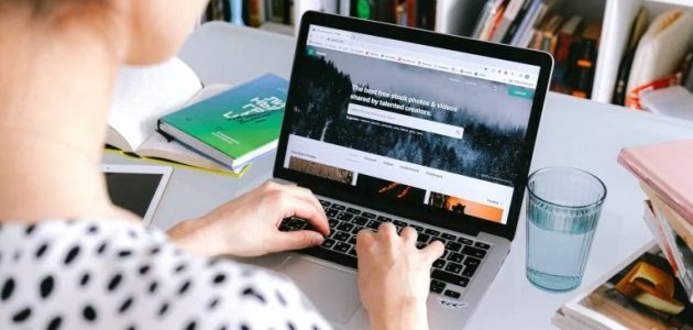 من لهم الحق في أداء الاختبارات عن بعد في السعودية؟.. التعليم ترد