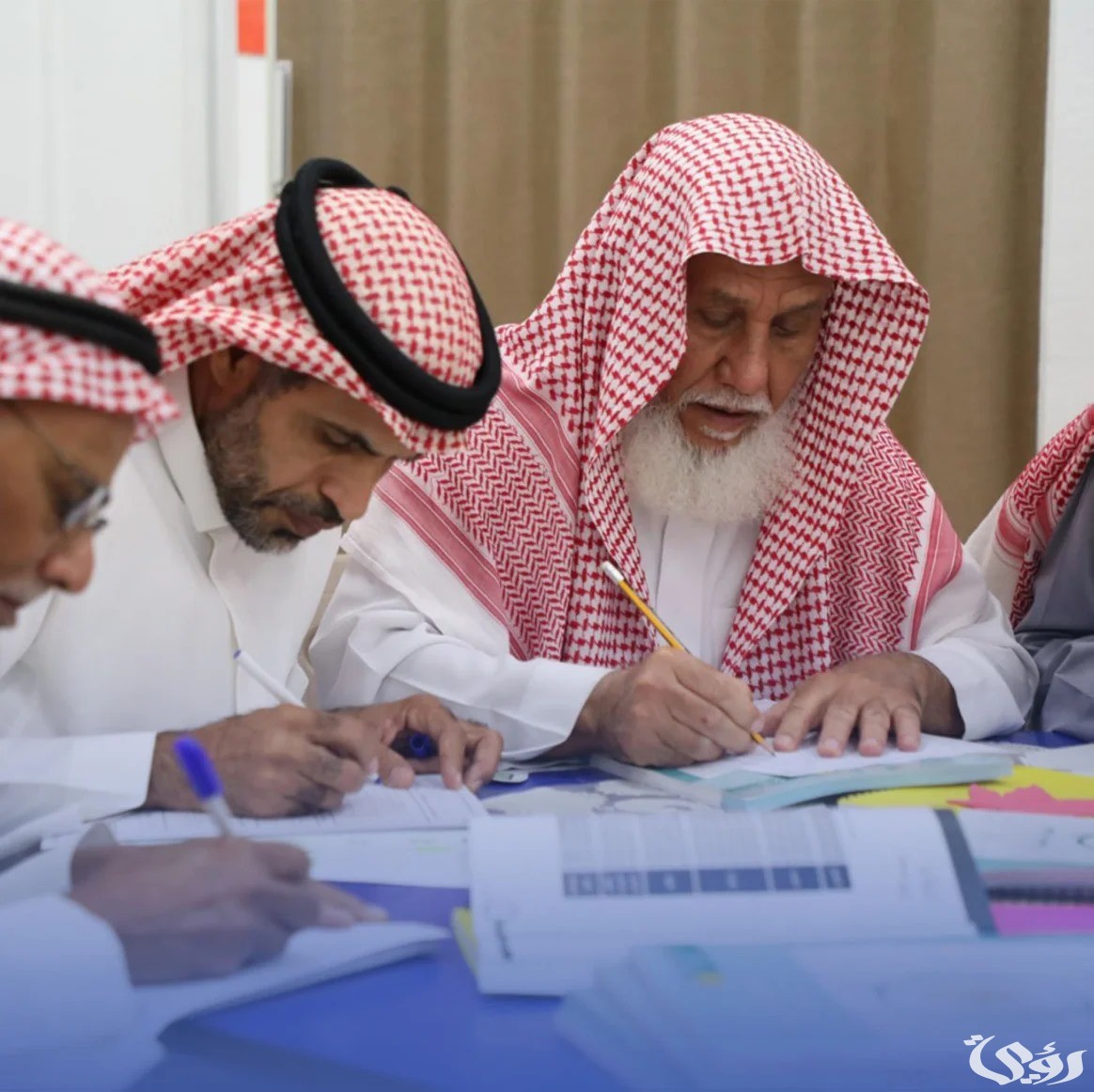 جامعة الأمير محمد بن فهد تقدم منحاً دراسية لكبار السن للحصول على "البكالوريوس"