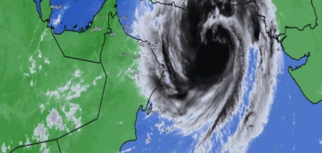 منخفض جنوب بحر العرب الجوي.. يتعمق إلى منخفض مداري ويتحرك باتجاه وسط بحر العرب