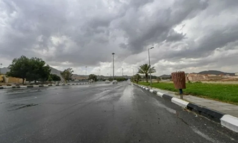 "الأرصاد تحذر: أمطار غزيرة تكتسح محافظات مكة المكرمة قريبًا!"