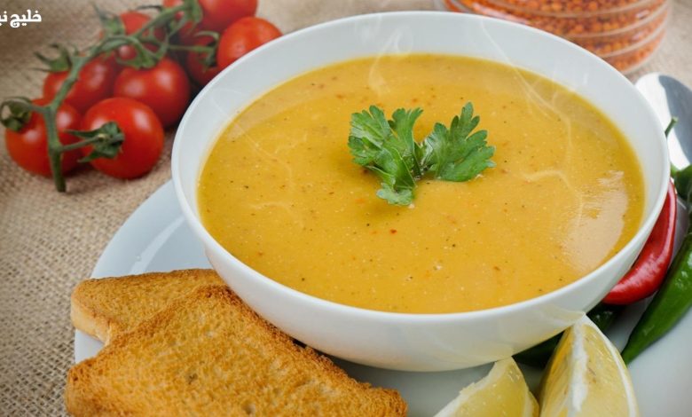 "استمتع بدفء الشتاء: طريقة تحضير شوربة العدس الأصيلة بطعم ينعش القلب!"