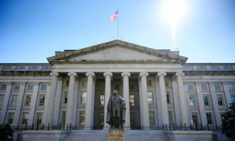 تراجع مفاجئ في عوائد الديون الأمريكية خلال مزادات الخزانة: ماذا يعني ذلك للاقتصاد السعودي؟