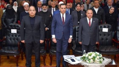 محافظ بورسعيد يهنئ أبناء المدينة بمناسبة العام الجديد خلال جلسة المجلس التنفيذي