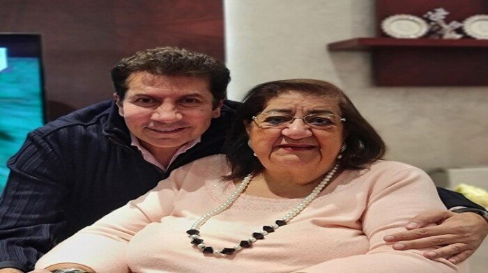 هاني رمزي يشارك مشاعره بعد فقدان والدته بكلمات مؤثرة تعكس عمق الفراق