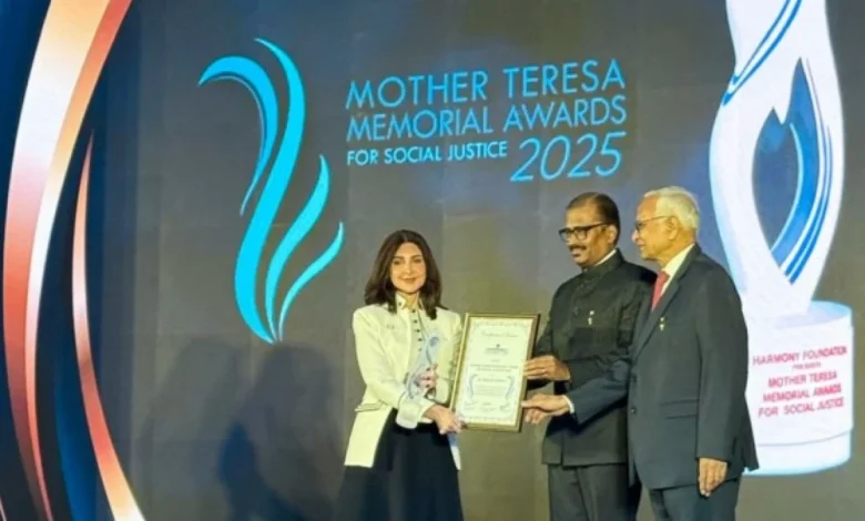 هبة السويدي تُتوج بجائزة الأم تريزا للسلام والعدالة الاجتماعية: إنجاز تاريخي يضيء سماء السعودية!