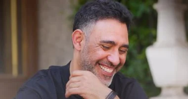 عمرو مصطفى يعلن عن مشروع متحف خاص يعكس مسيرته الفنية ويحتوي على مقتنياته الثقافية