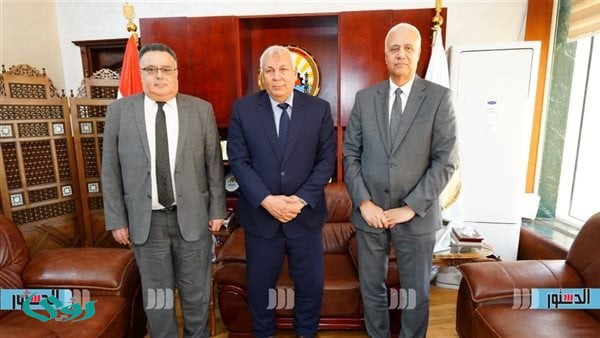 محافظ مطروح يبحث تعزيز التعاون مع جامعة العلمين لدعم القطاعين الطبي والخدمي