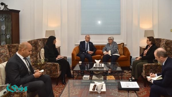 وزير الاستثمار السعودي يناقش مع نظيره البريطاني فرص الاستثمار في المشروعات الخضراء. 9 وزير الاستثمار يبحث مع ممثلة المملكة المتحدة لشؤون المناخ تعزيز الاستثمارات الخضراء