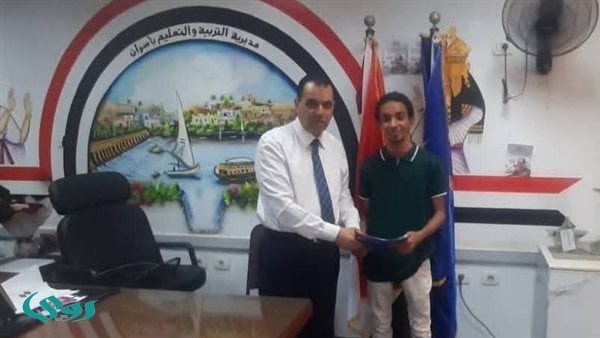 تعليم أسوان يستقبل الطالب المبتكر الموهوب الفائز في مسابقة الهاكاثون العالمية