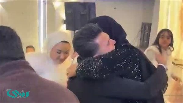 «جت من روسيا مخصوص».. فتاة تفاجئ شقيقها بحضور حفل زفافه (فيديو)