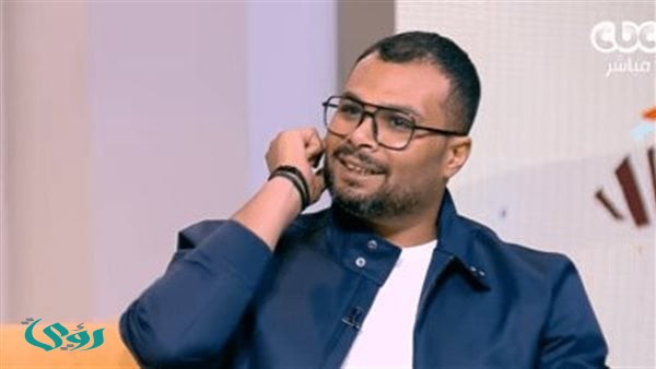 الصدفة تجمعهما بعد 20 عامًا”.. أحمد عبد الله محمود يكشف سر زواجه في لقاء تلفزيوني