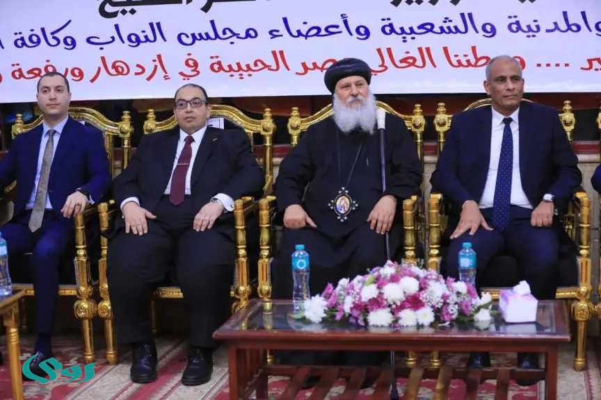 داخل كنيسة القديسة دميانة.. رئيس جامعة كفر الشيخ يهنئ الأقباط بعيد القيامة في مصر