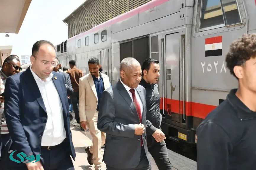 دعمًا للأشقاء.. مصر تُعيد مئات السودانيين عبر قطار خاص إلى أسوان