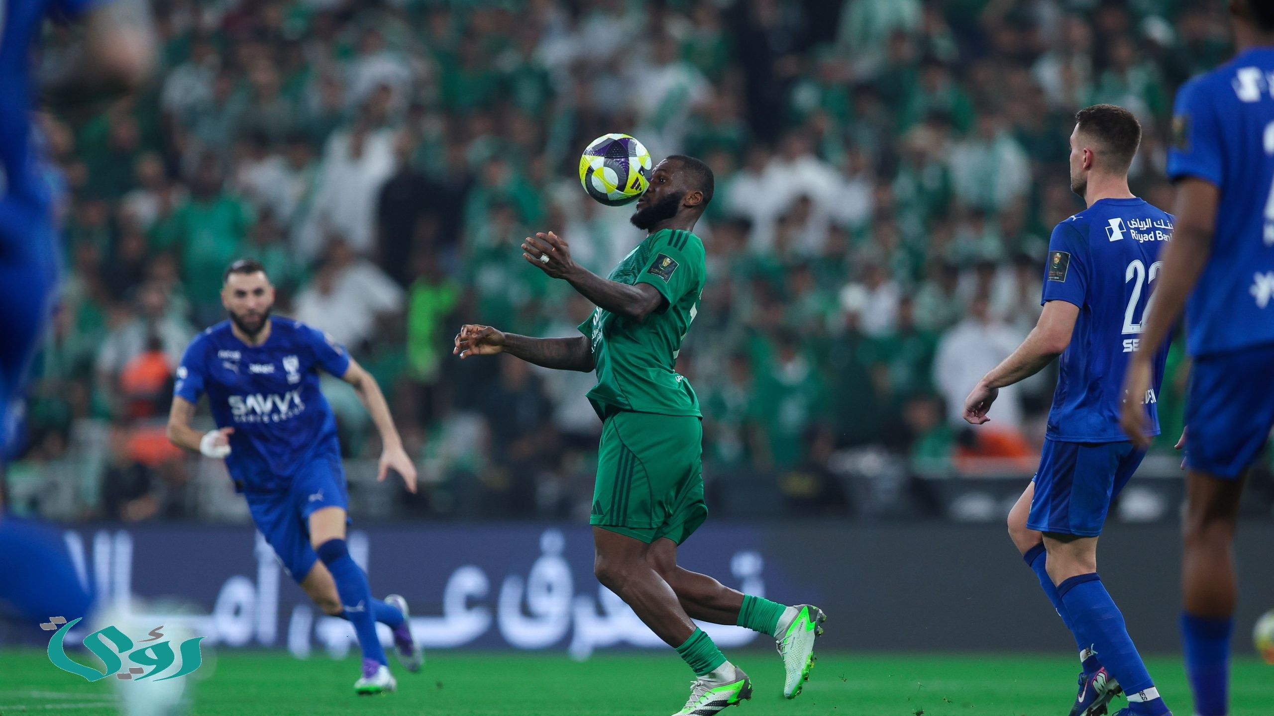 فيديو: بأقدام منافسيه.. الأهلي يصعد إلى قمة الهلال والنصر في روشن